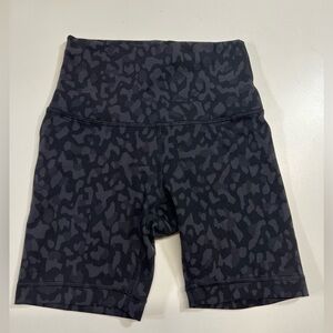 Lululemon Wunder Train High Rise Shorts 6” Women’s Size 2 Black Leopard Print